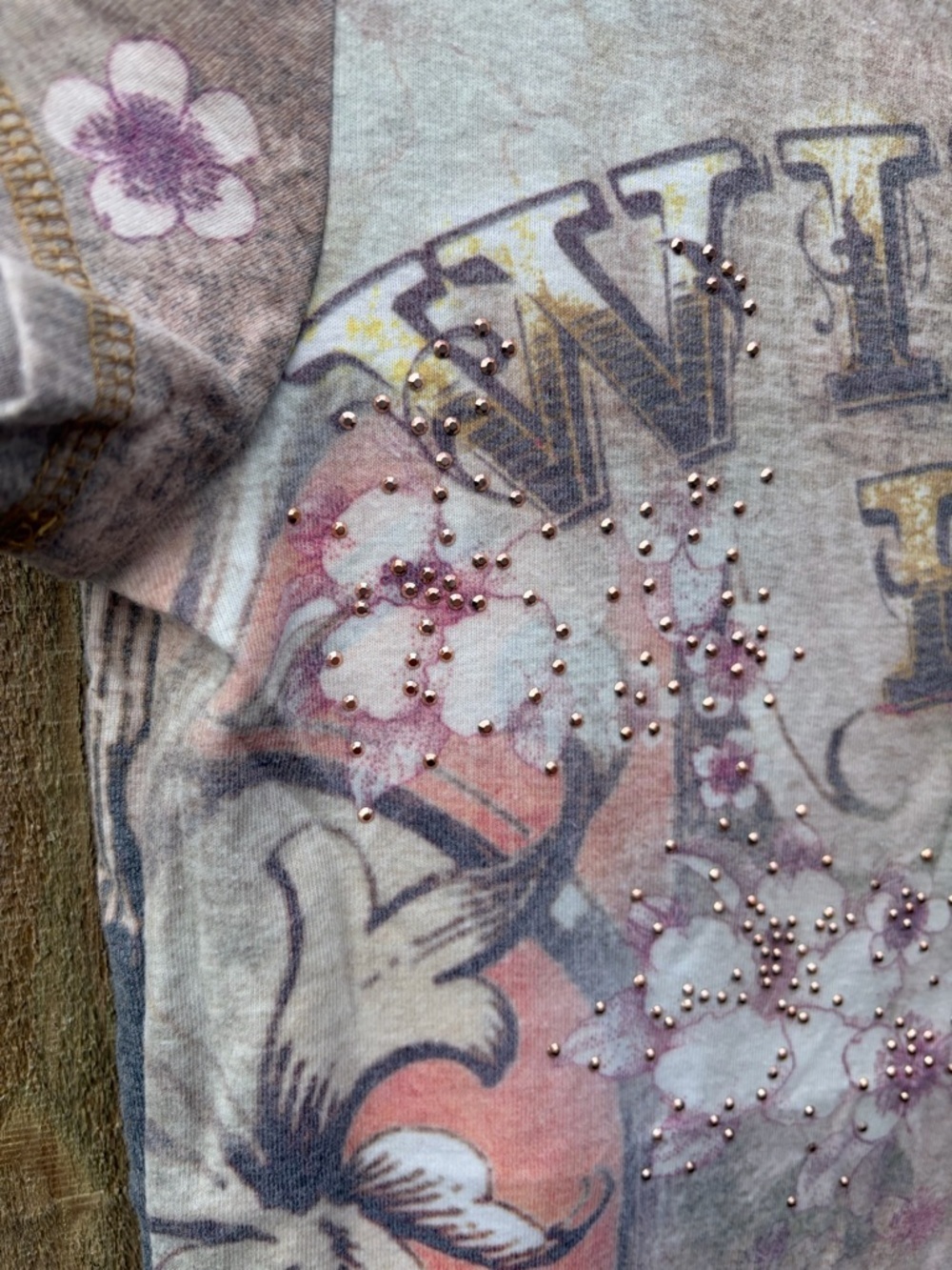 xcit u.s.a. Wild Ride western Floral Print Tee Taupe coastal cowgirl PM - Picture 3 of 12